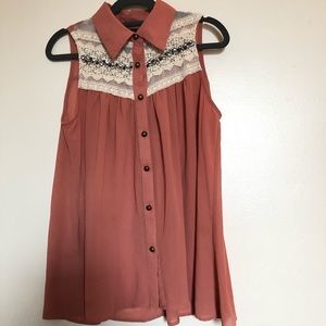 Trapeze style shirt from buckle